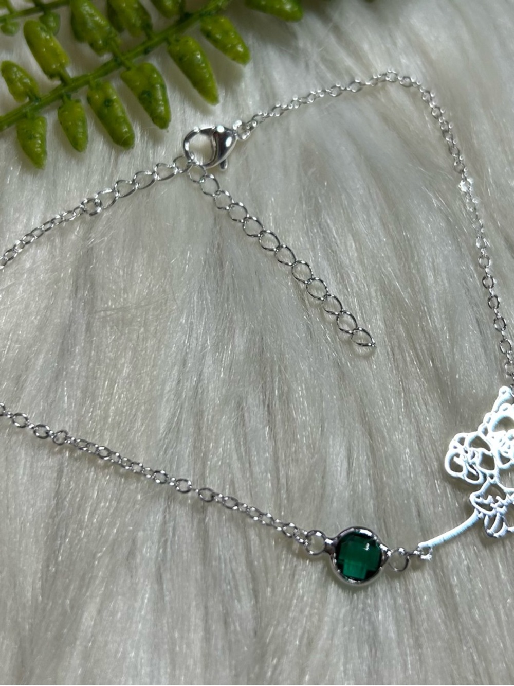 Filigree flower faceted green rhinestones silver tone bracelet anklet